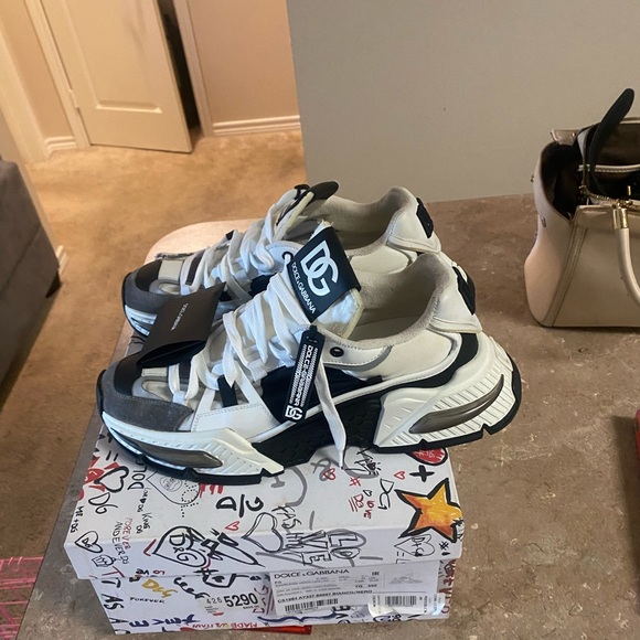 Shoes - Picture 4 of 7